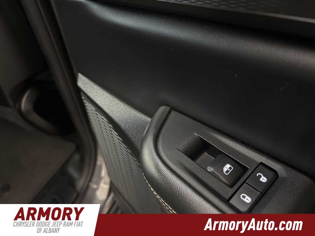 Thumbnail: 2023 Jeep Grand Cherokee - 32