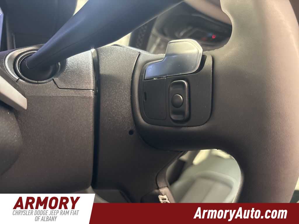 Thumbnail: 2023 Jeep Grand Cherokee - 12