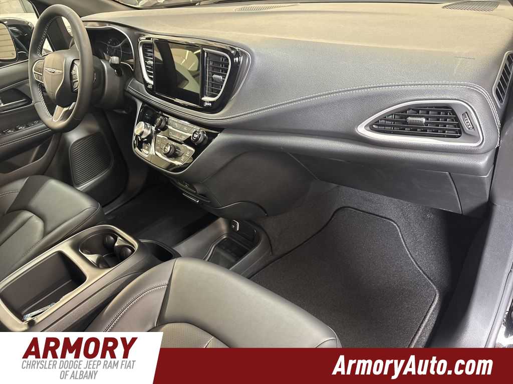 Thumbnail: 2026 Chrysler Pacifica - 34