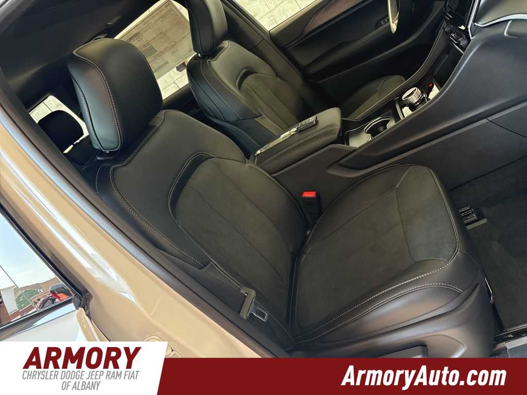 Thumbnail: 2025 Jeep Grand Cherokee - 34