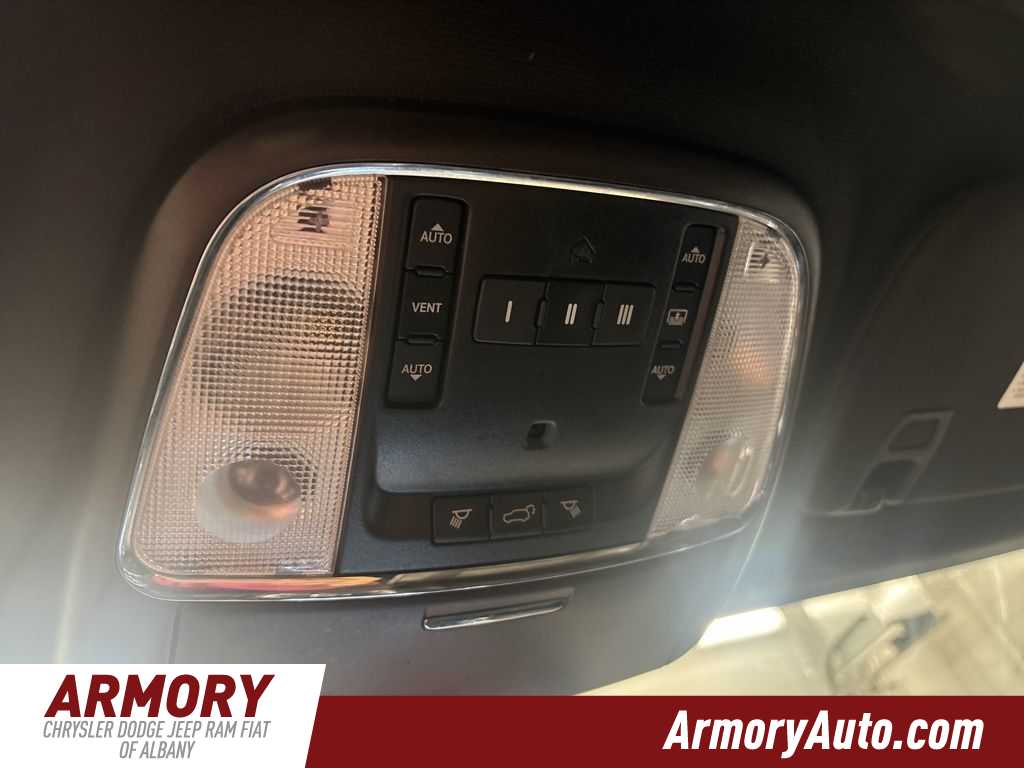 Thumbnail: 2018 Jeep Grand Cherokee - 21