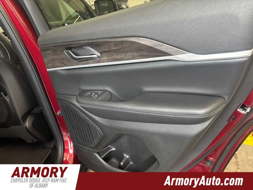 Thumbnail: 2026 Jeep Grand Cherokee - 32