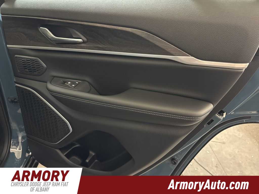 Thumbnail: 2026 Jeep Grand Cherokee - 30