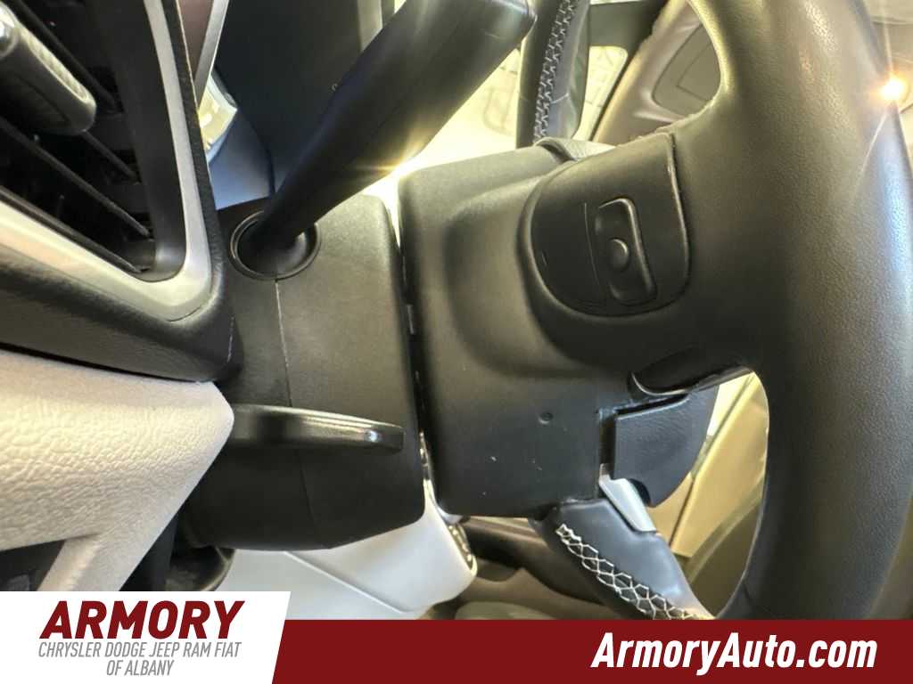 Thumbnail: 2022 Chrysler Voyager - 11