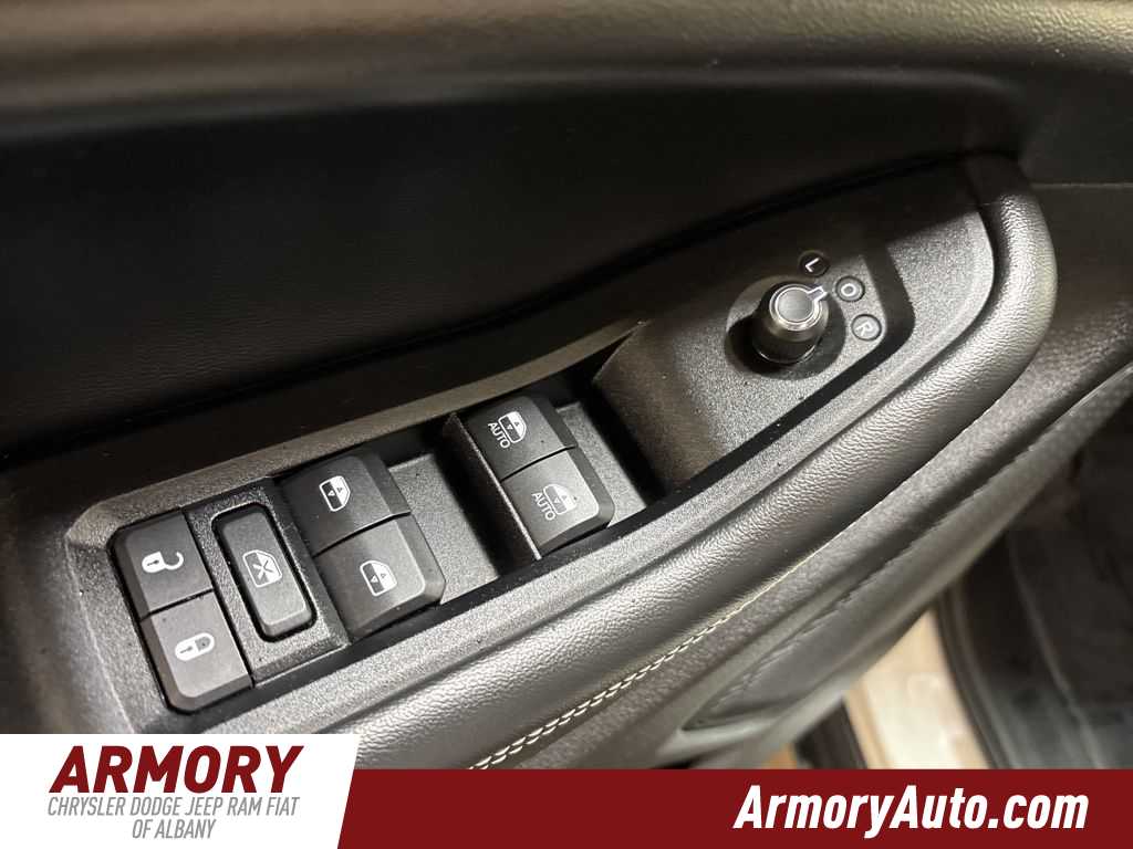 Thumbnail: 2023 Jeep Grand Cherokee L - 8