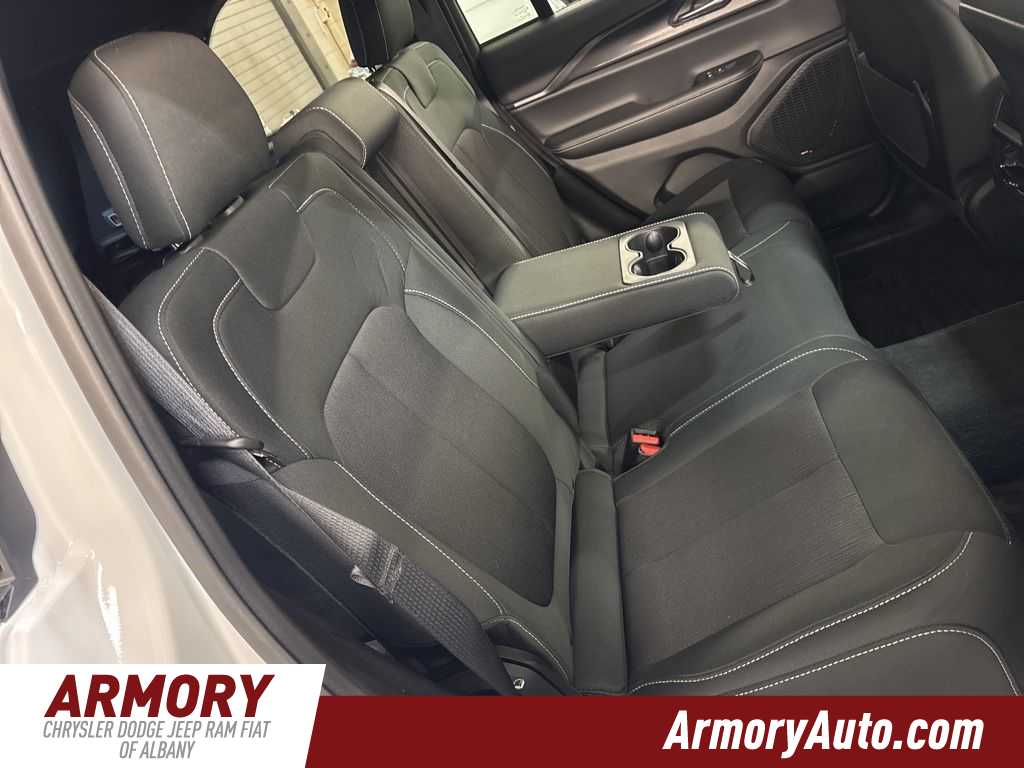 Thumbnail: 2025 Jeep Grand Cherokee - 35