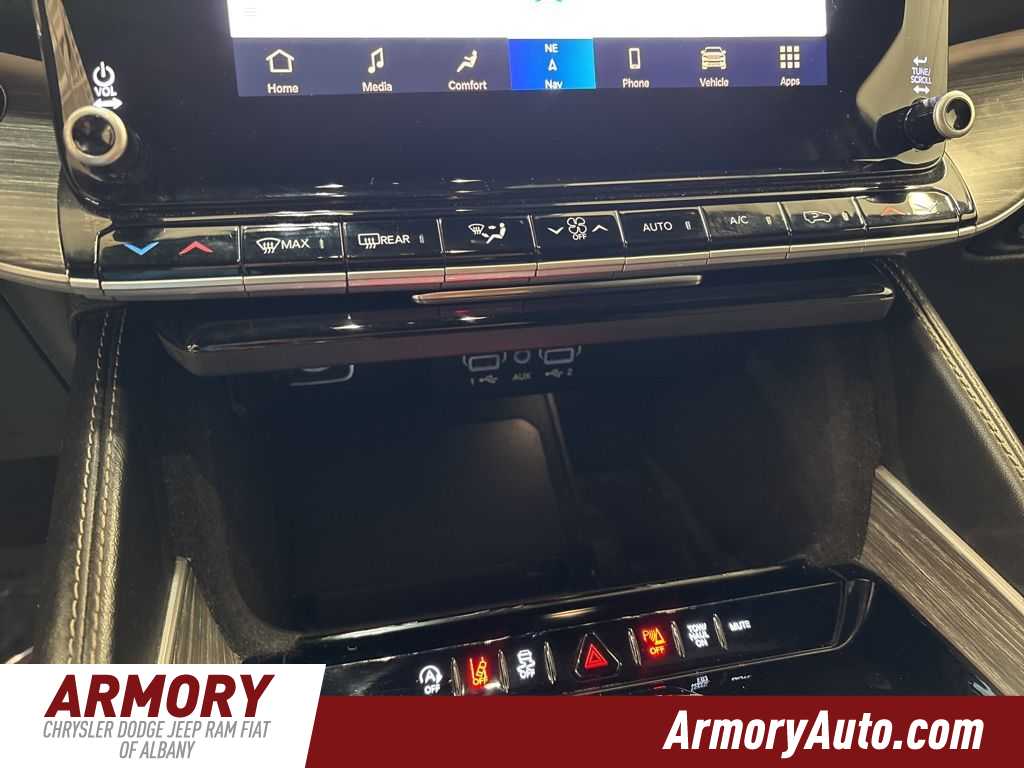 Thumbnail: 2024 Jeep Wagoneer - 21