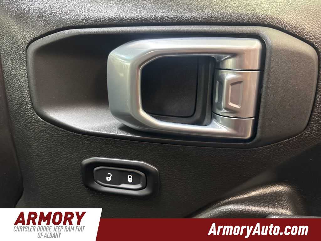 Thumbnail: 2024 Jeep Wrangler - 31