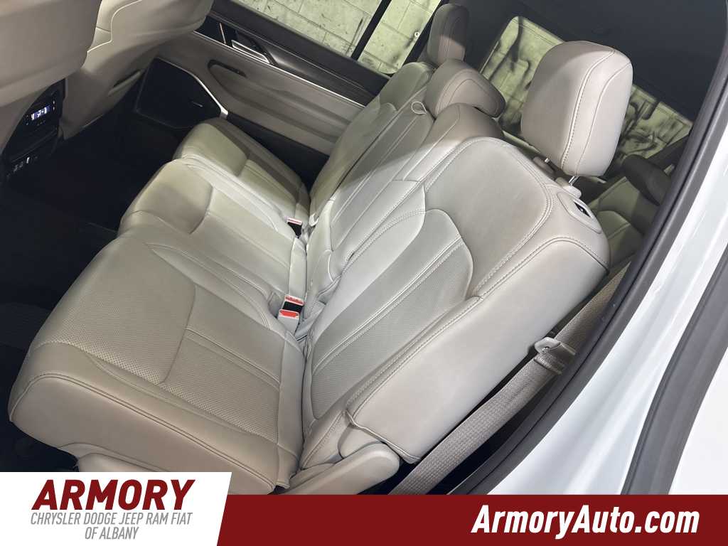 Thumbnail: 2024 Jeep Wagoneer - 28