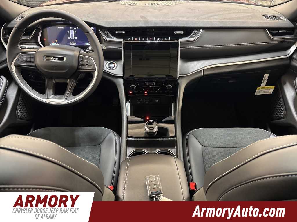 Thumbnail: 2025 Jeep Grand Cherokee - 32