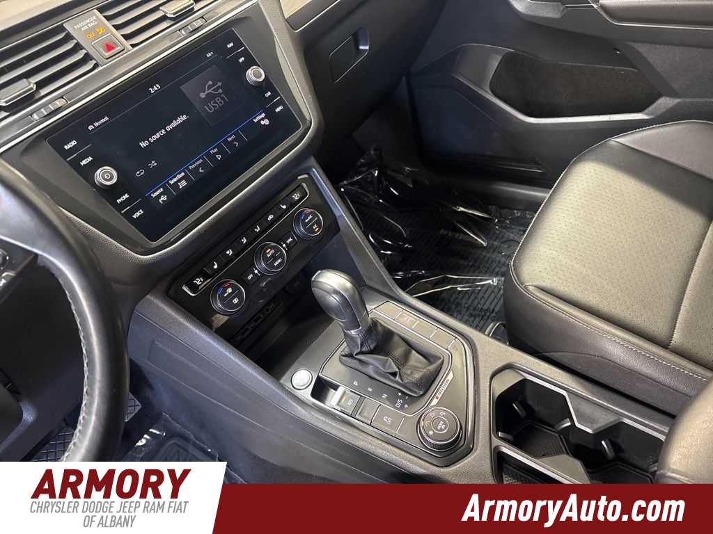 Thumbnail: 2018 Volkswagen Tiguan - 17