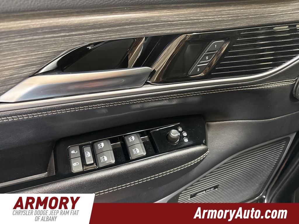 Thumbnail: 2024 Jeep Wagoneer - 8