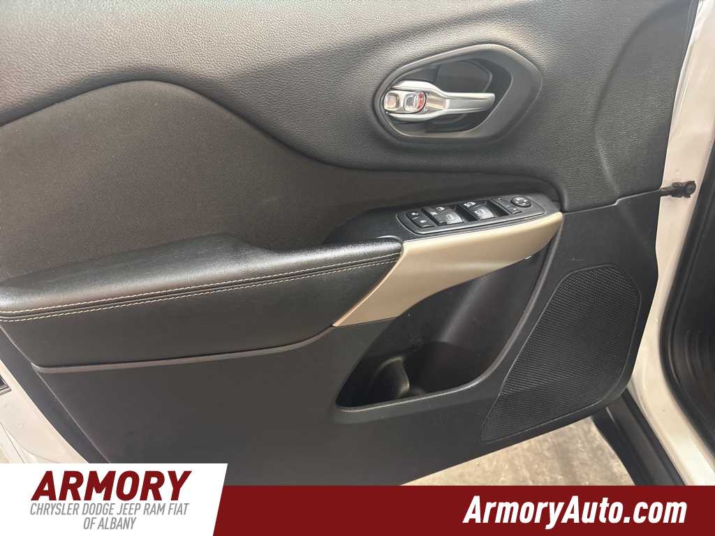 Thumbnail: 2017 Jeep Cherokee - 7