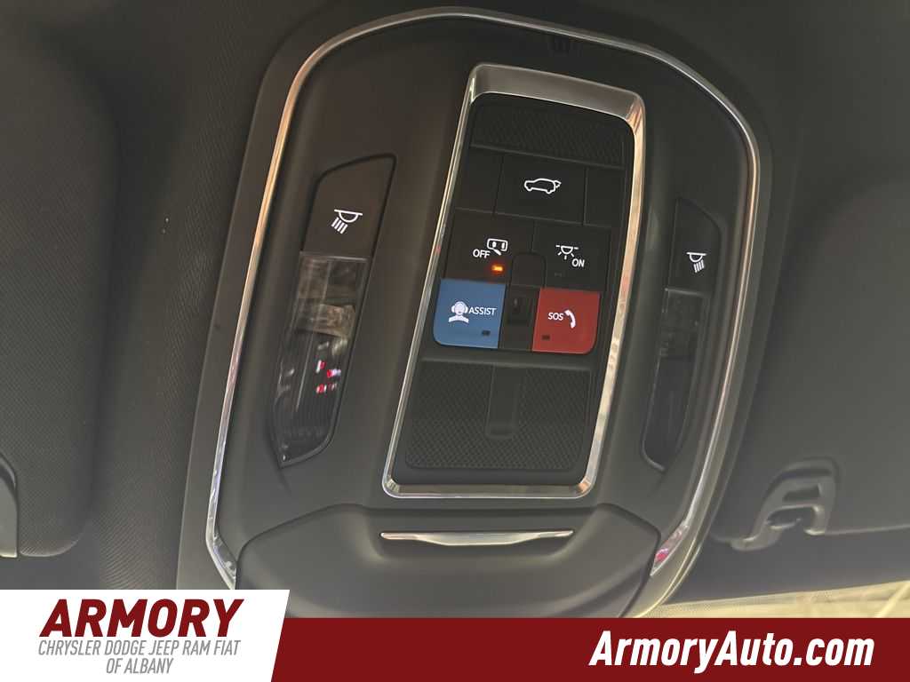 Thumbnail: 2023 Jeep Wagoneer - 25