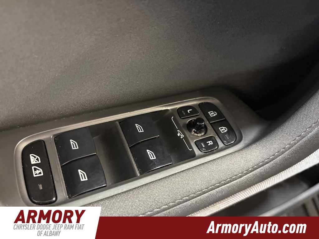 Thumbnail: 2021 Polestar 2 - 8