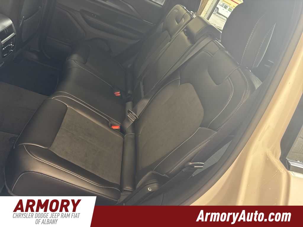 Thumbnail: 2025 Jeep Grand Cherokee - 23