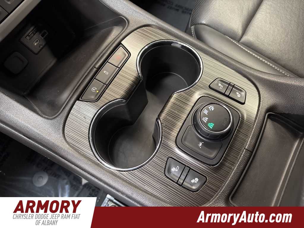 Thumbnail: 2023 GMC Acadia - 22