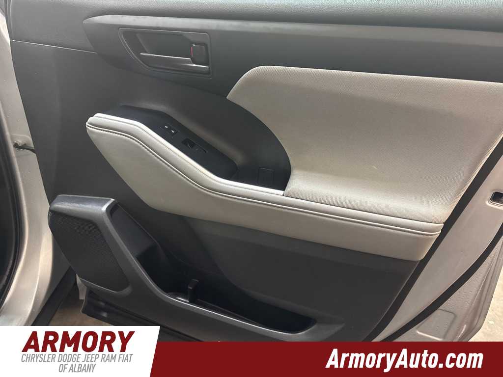 Thumbnail: 2022 Toyota Highlander - 36