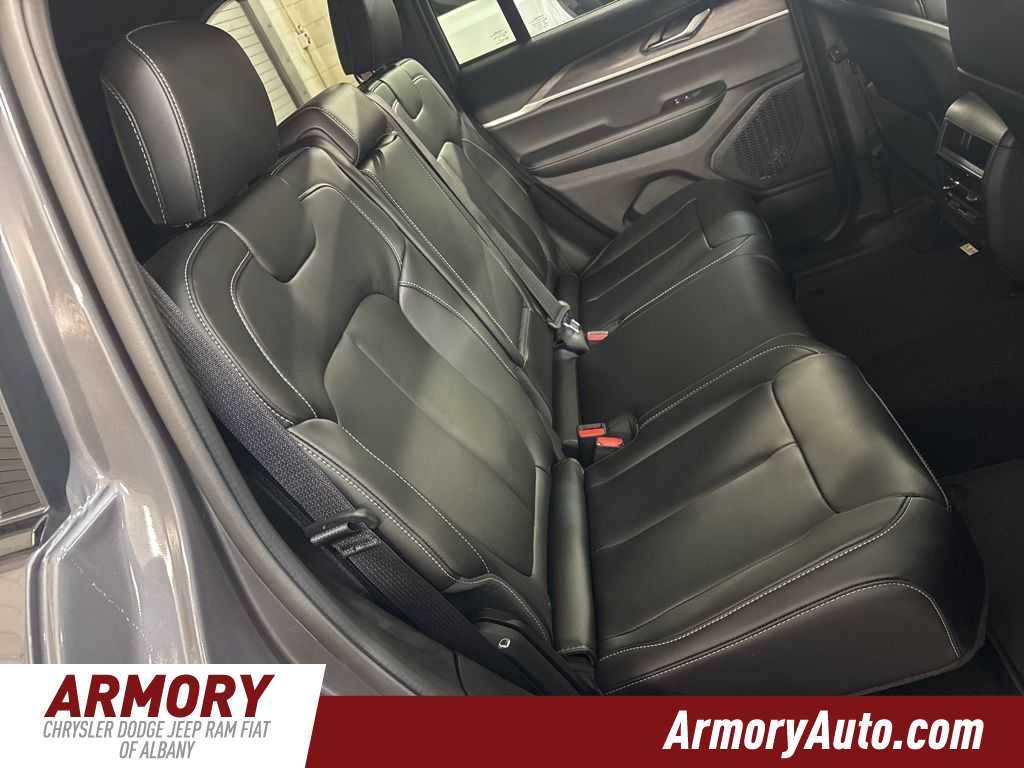 Thumbnail: 2025 Jeep Grand Cherokee - 31