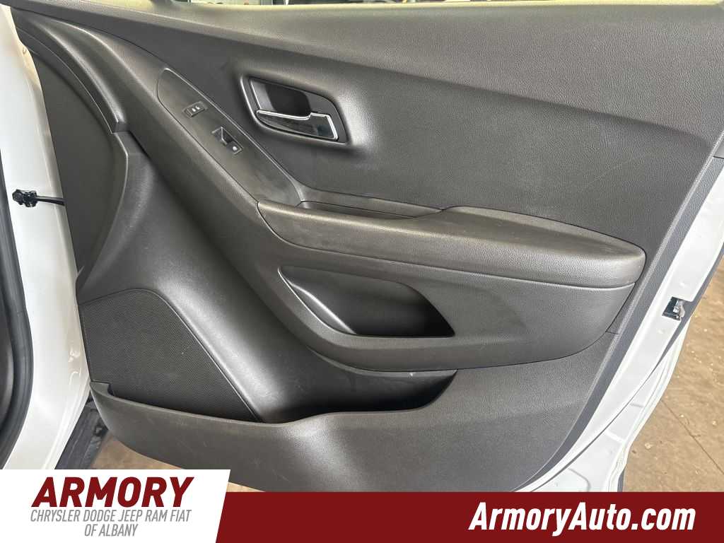 Thumbnail: 2020 Chevrolet Trax - 35