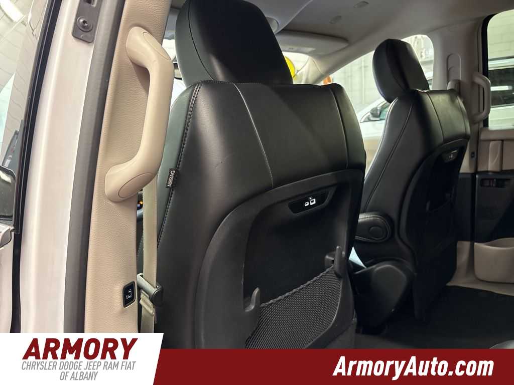 Thumbnail: 2023 Chrysler Pacifica - 23