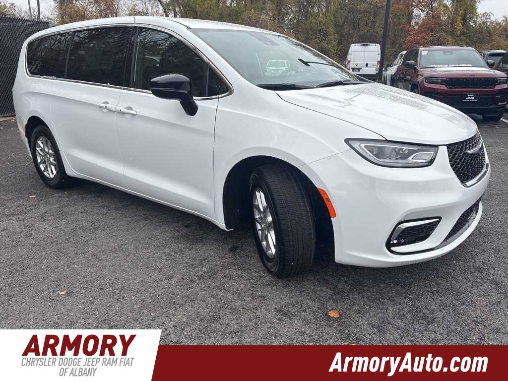 Thumbnail: 2026 Chrysler Pacifica - 3