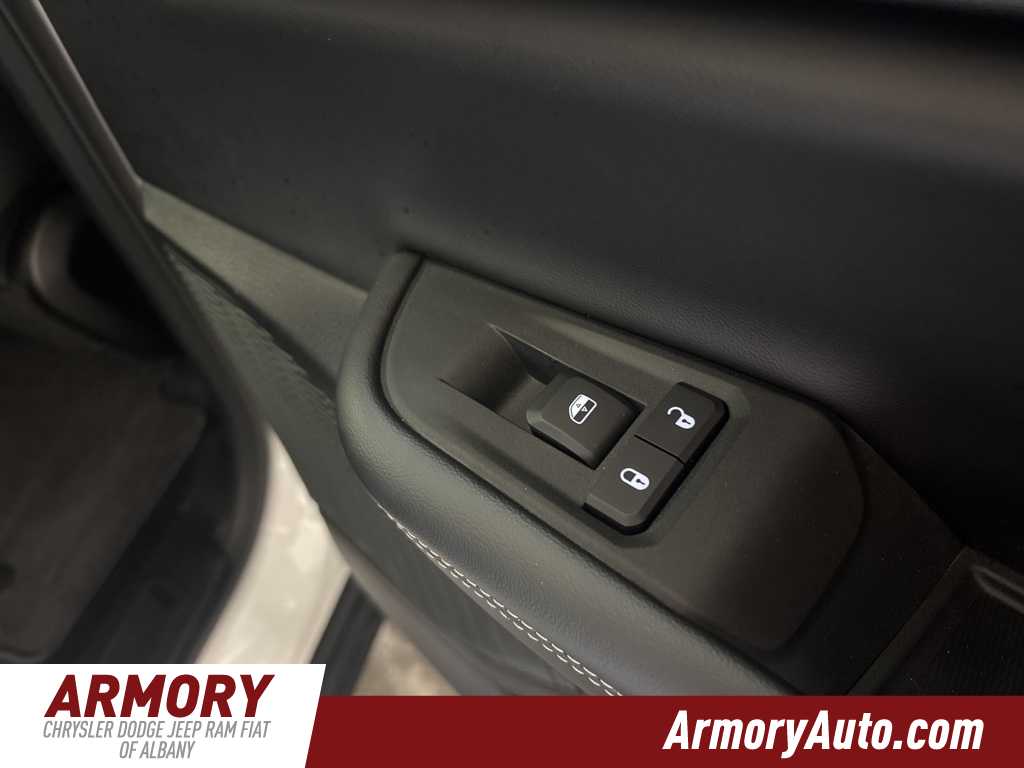 Thumbnail: 2025 Jeep Grand Cherokee - 32