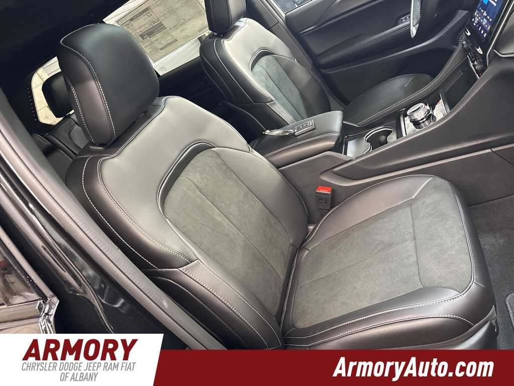 Thumbnail: 2025 Jeep Grand Cherokee - 35