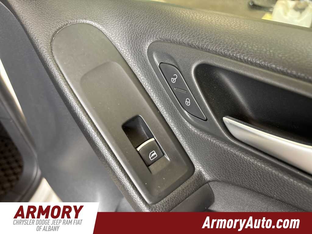 Thumbnail: 2013 Volkswagen Golf - 31