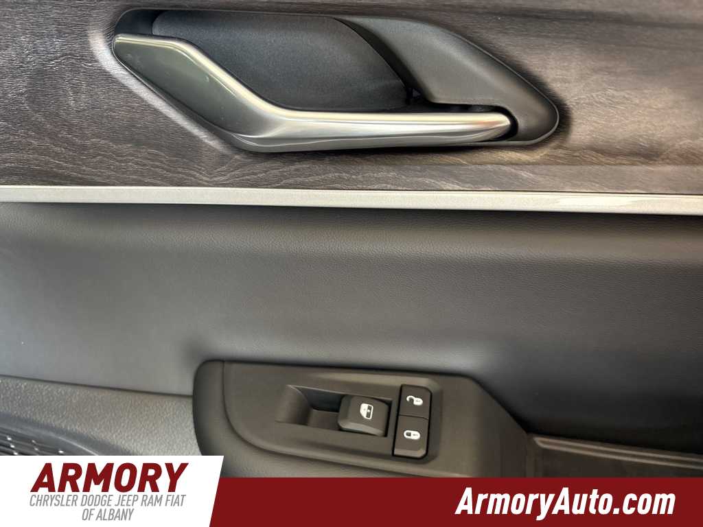 Thumbnail: 2025 Jeep Grand Cherokee - 31