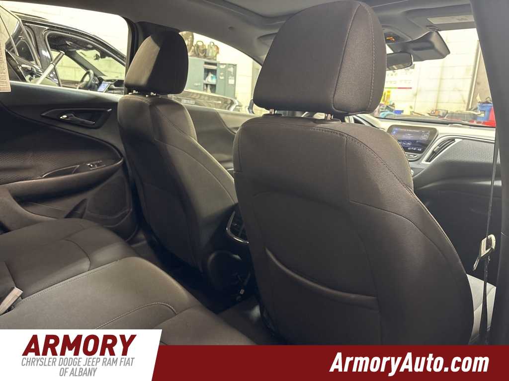 Thumbnail: 2023 Chevrolet Malibu - 32