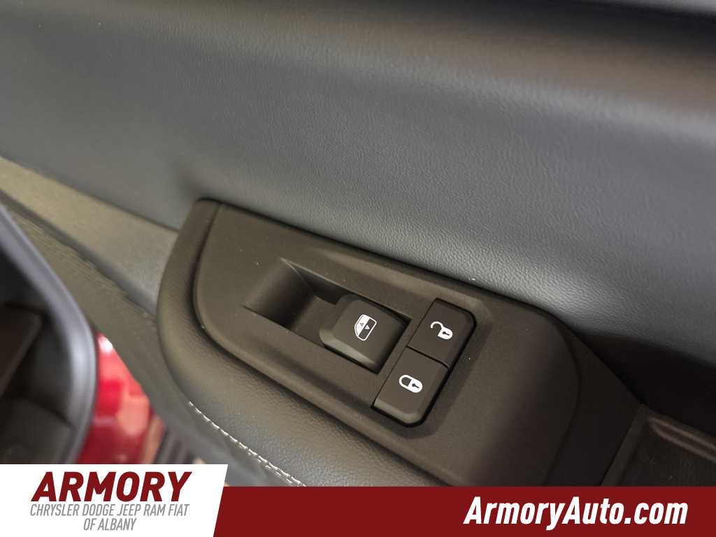 Thumbnail: 2025 Jeep Grand Cherokee - 32