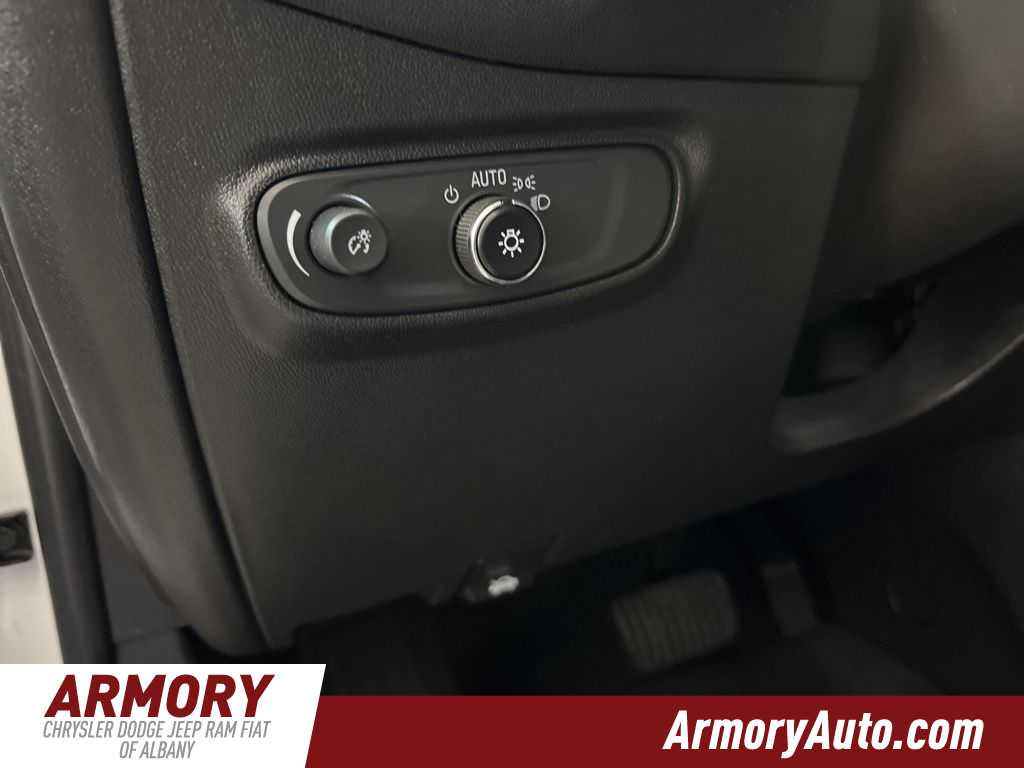 Thumbnail: 2022 Chevrolet Equinox - 12