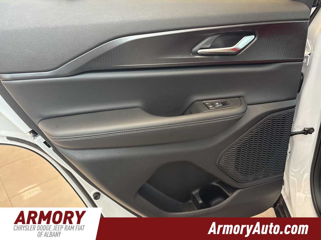 Thumbnail: 2025 Jeep Grand Cherokee - 22