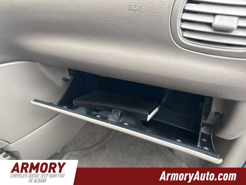 Thumbnail: 2002 Chrysler Voyager - 31