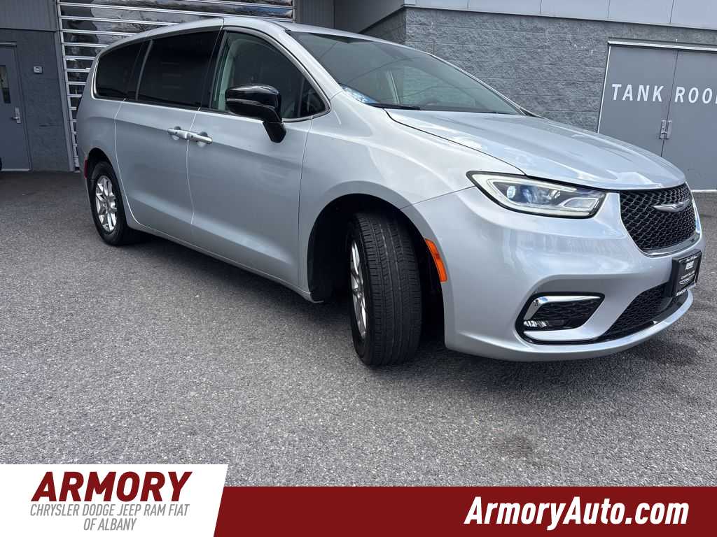 Thumbnail: 2024 Chrysler Pacifica - 3