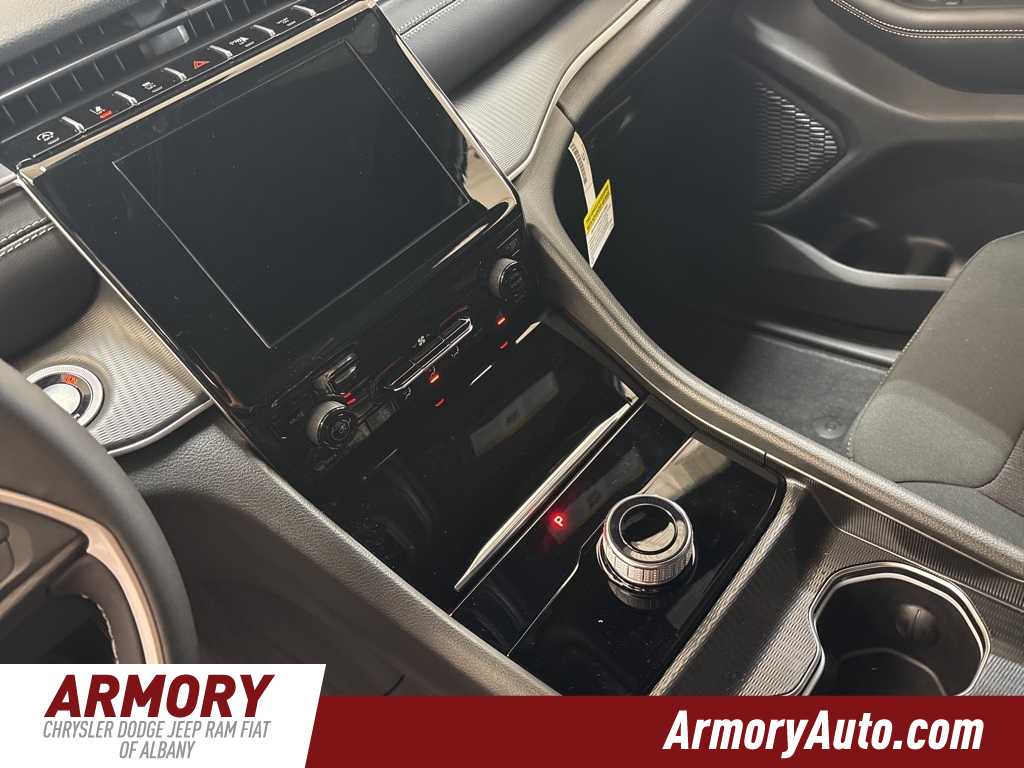 Thumbnail: 2025 Jeep Grand Cherokee - 16