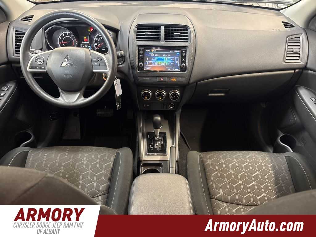 Thumbnail: 2024 Mitsubishi Outlander Sport - 32