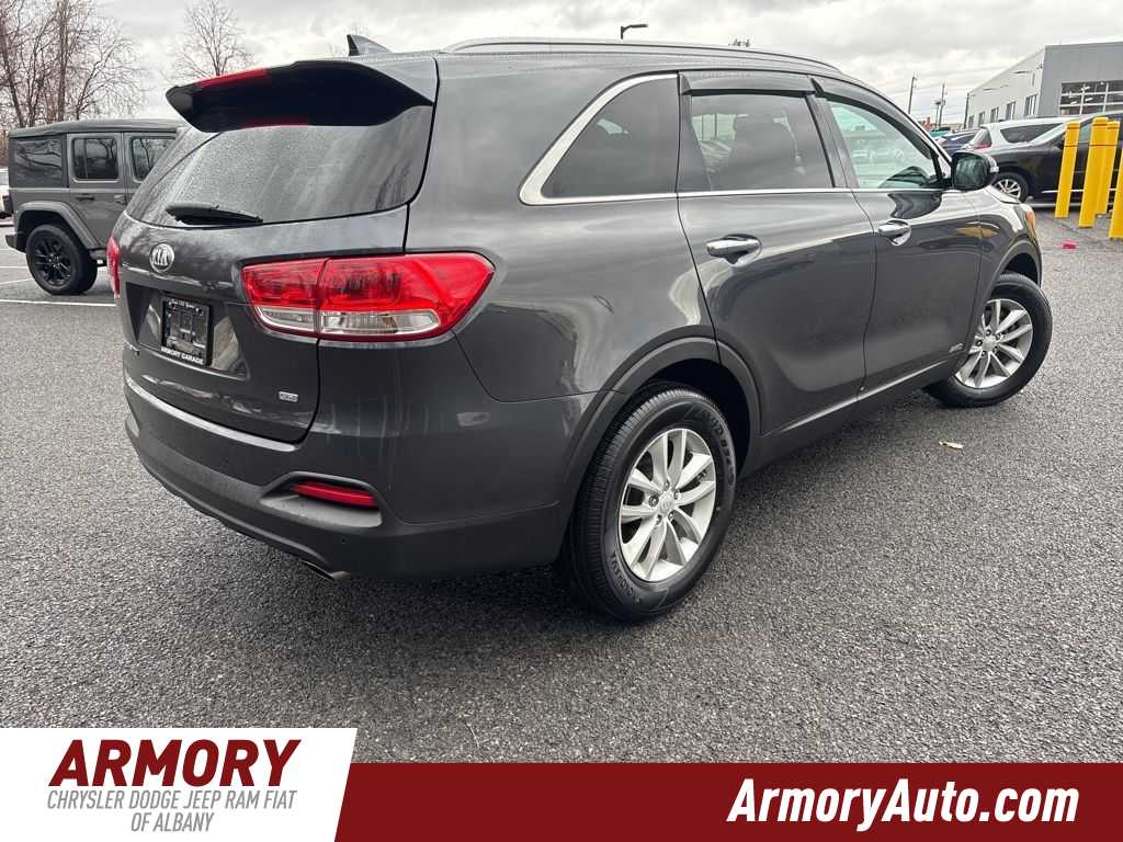 Thumbnail: 2017 Kia Sorento - 4