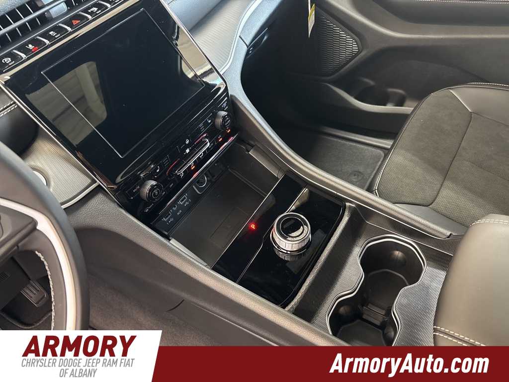 Thumbnail: 2025 Jeep Grand Cherokee L - 18