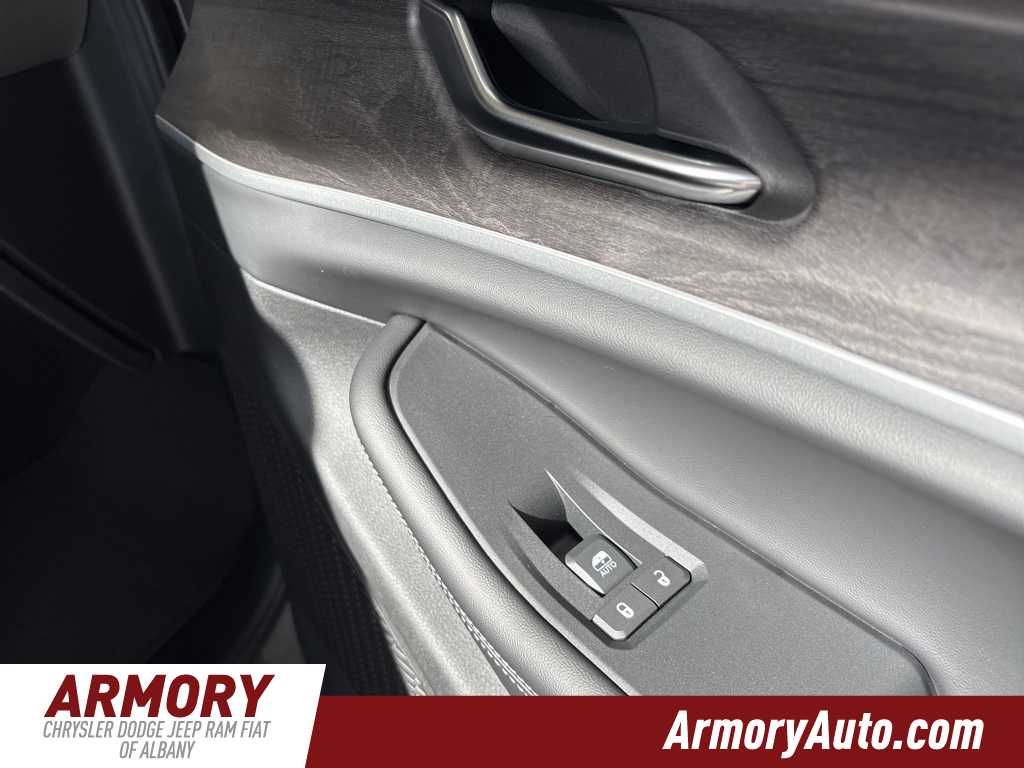 Thumbnail: 2025 Jeep Grand Cherokee - 34