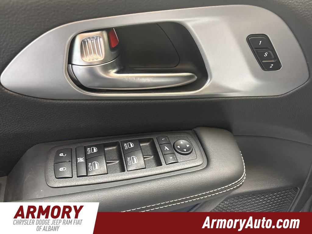 Thumbnail: 2026 Chrysler Pacifica - 8