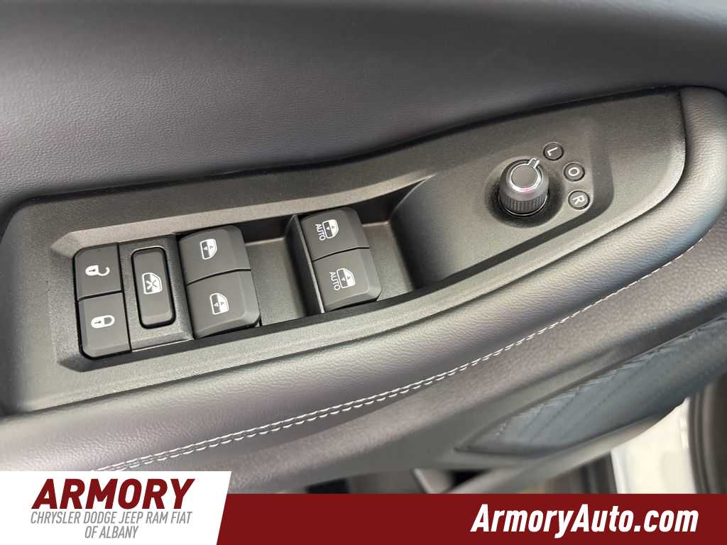 Thumbnail: 2025 Jeep Grand Cherokee - 8