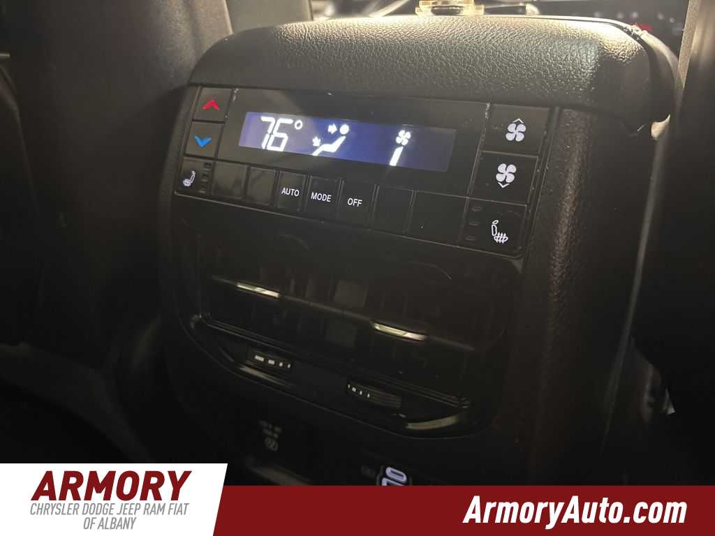 Thumbnail: 2023 Jeep Grand Cherokee L - 42