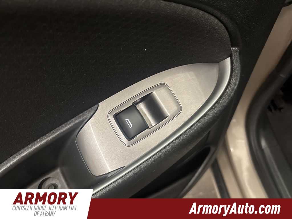 Thumbnail: 2023 Chevrolet Malibu - 25