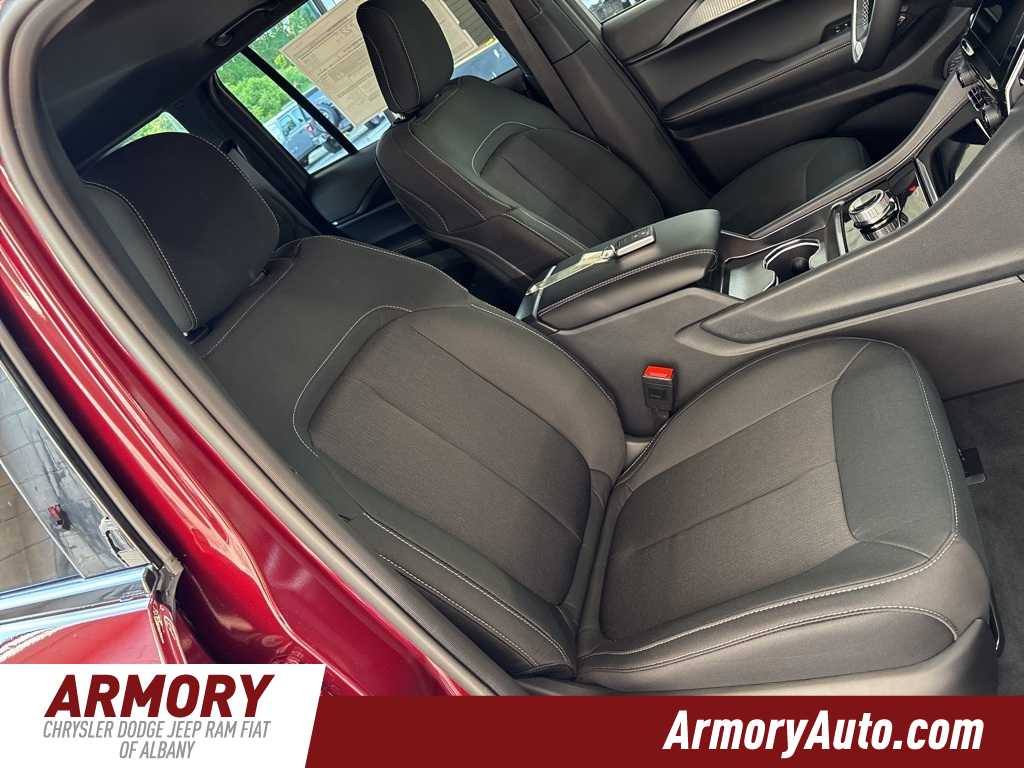 Thumbnail: 2025 Jeep Grand Cherokee - 33