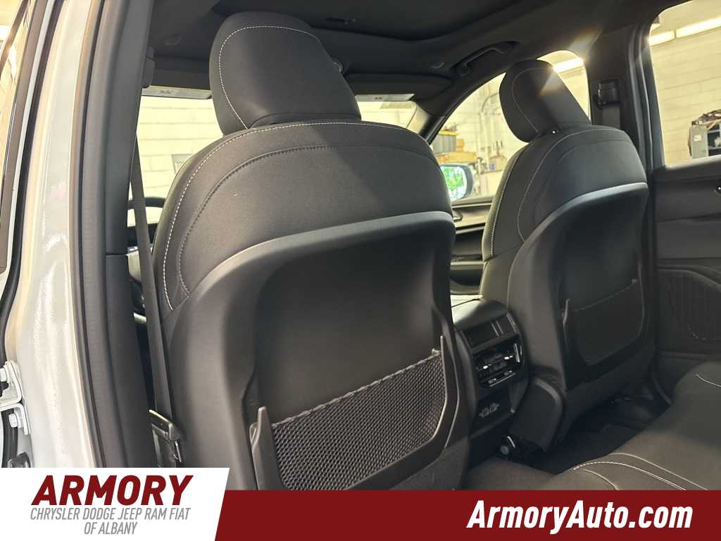 Thumbnail: 2025 Jeep Grand Cherokee - 24