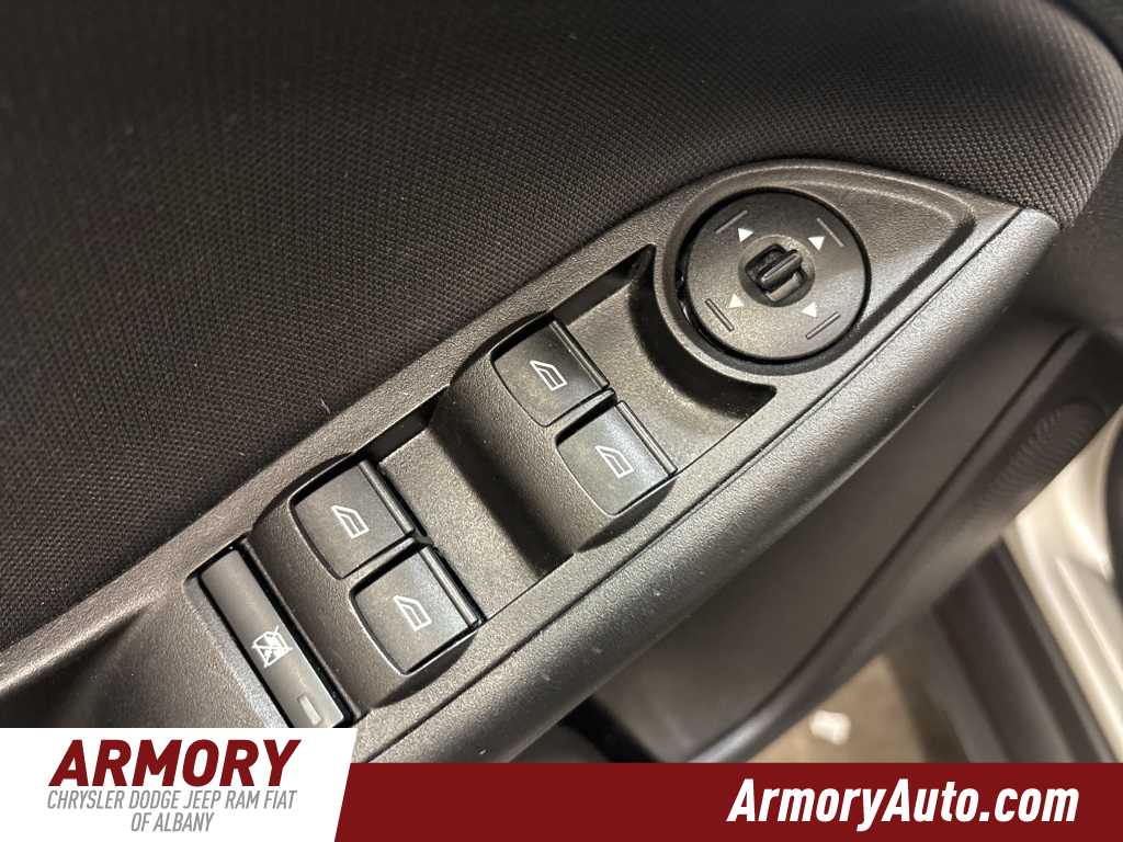 Thumbnail: 2017 Ford Focus - 8