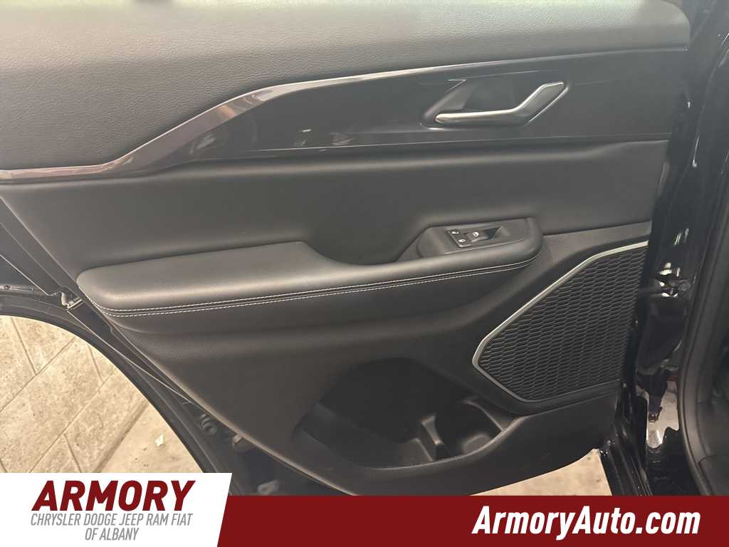 Thumbnail: 2022 Jeep Grand Cherokee - 23