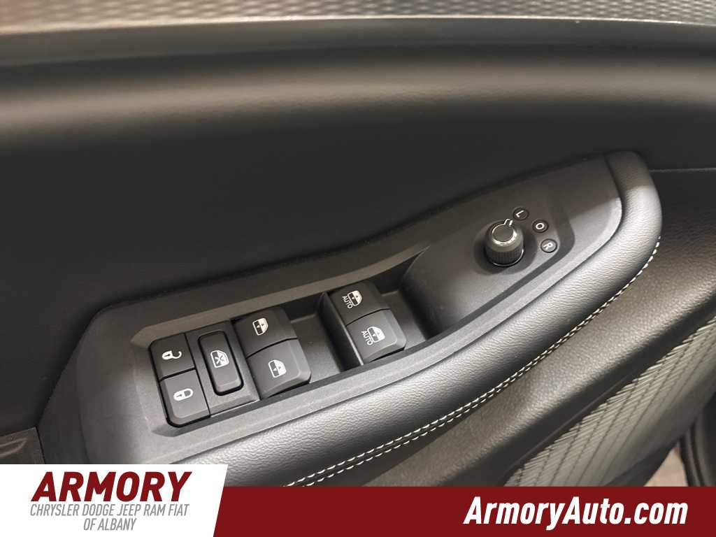 Thumbnail: 2025 Jeep Grand Cherokee - 8